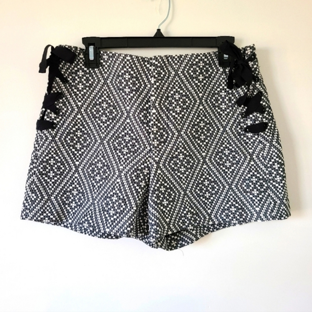 Gap black and white textured ikat lace up side shorts